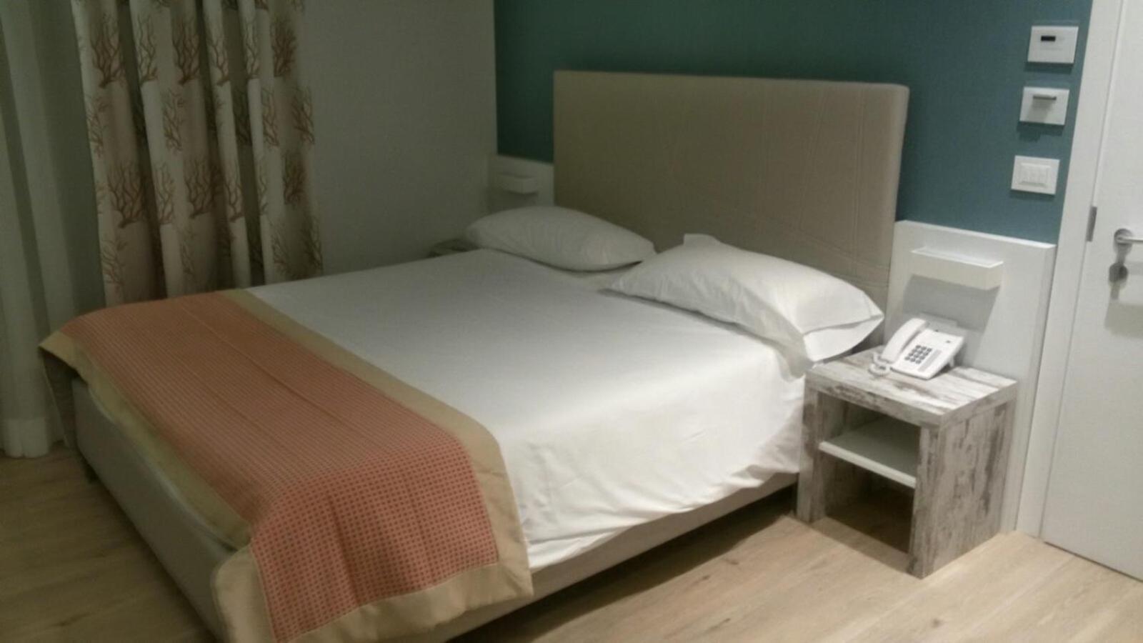 Gabbiano Hotel Чивитанова-Марке Экстерьер фото
