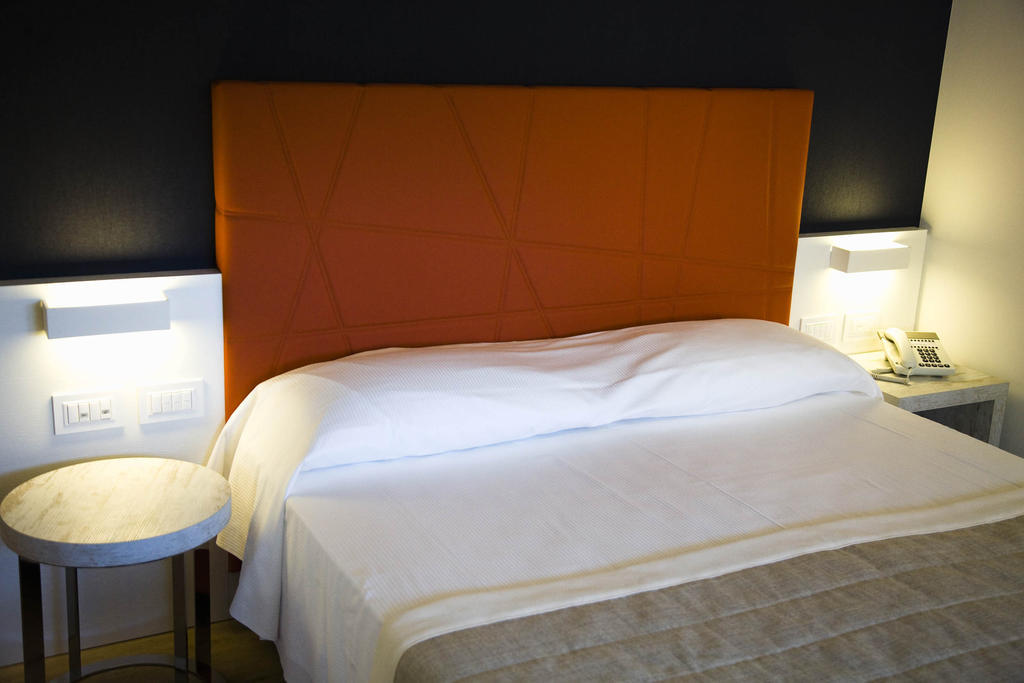 Gabbiano Hotel Чивитанова-Марке Экстерьер фото