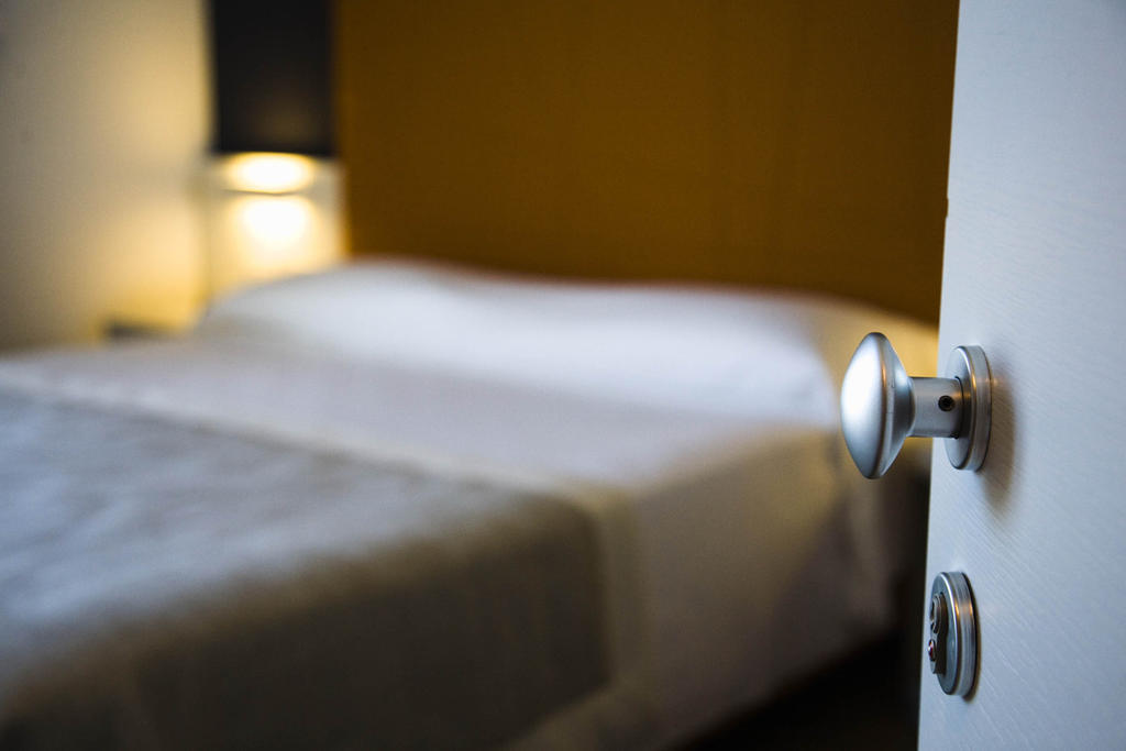 Gabbiano Hotel Чивитанова-Марке Номер фото