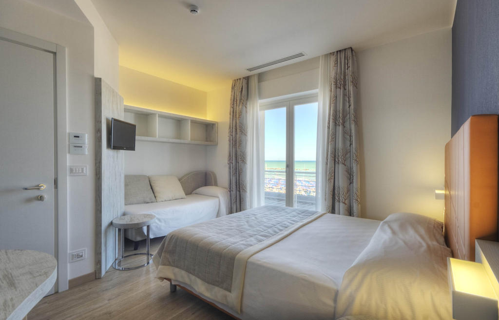 Gabbiano Hotel Чивитанова-Марке Номер фото