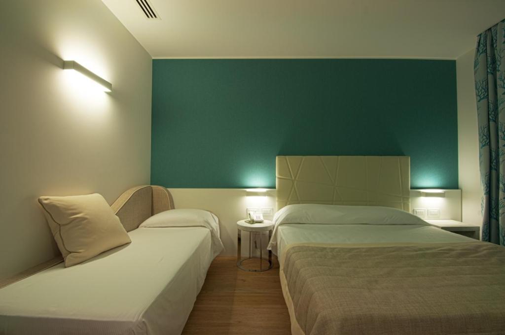 Gabbiano Hotel Чивитанова-Марке Экстерьер фото