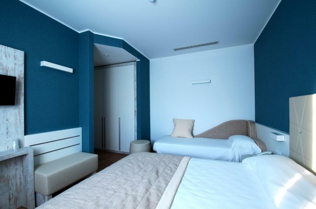 Gabbiano Hotel Чивитанова-Марке Экстерьер фото